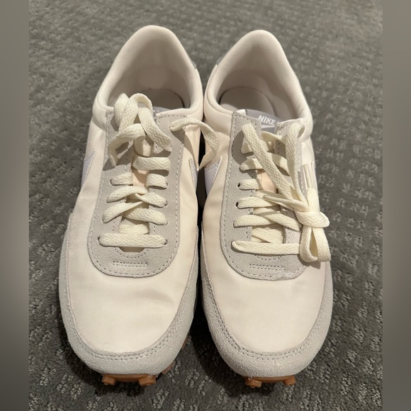 Women”s Nike sneakers - Picture 1 of 5